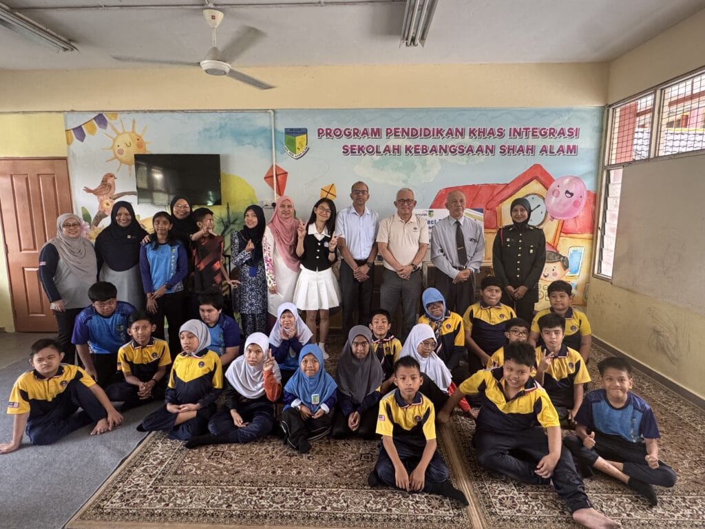 Group photo of Tamura members and PPKI head, teachers and student.